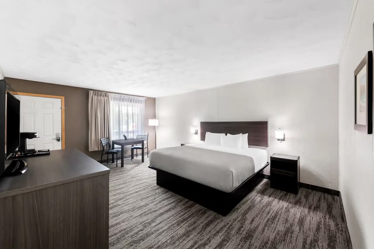 Quality Inn & Suites 7